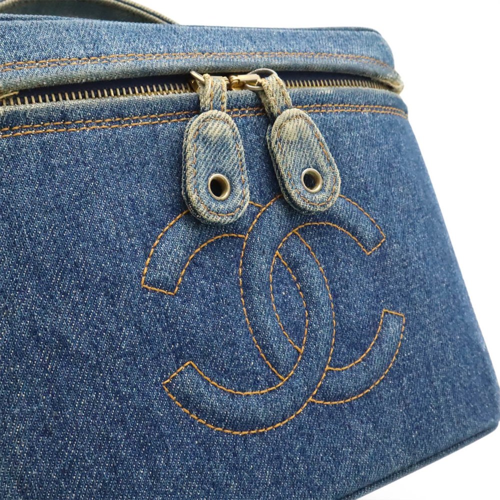 CHANEL Blue Logo Vanity Bag - Picture 8 of 10